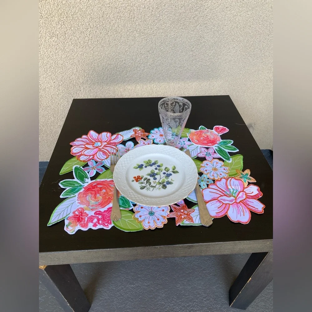 Floral Lace Cutout Table Runner and Napkin Set - Pink/Green